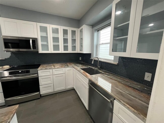Building Photo - 403 W Saulnier St