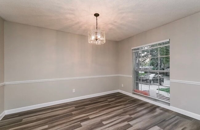 Building Photo - 3684 Woodhill Dr