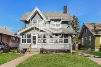 Building Photo - 2720 Newport Ave