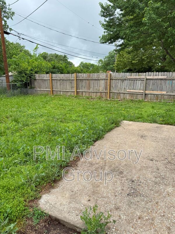 Building Photo - 5701 SW 15th St