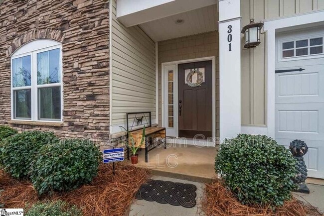 Building Photo - 301 Mercer Dr