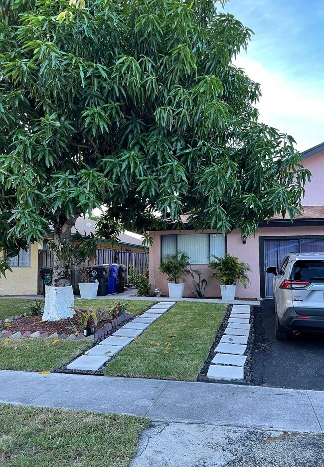 Frente - 6543 Harbour Rd