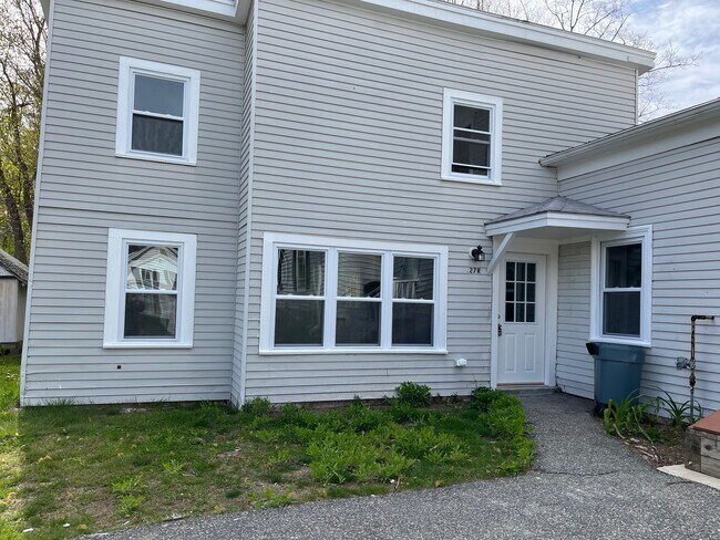 Building Photo - 27 Pleasant St