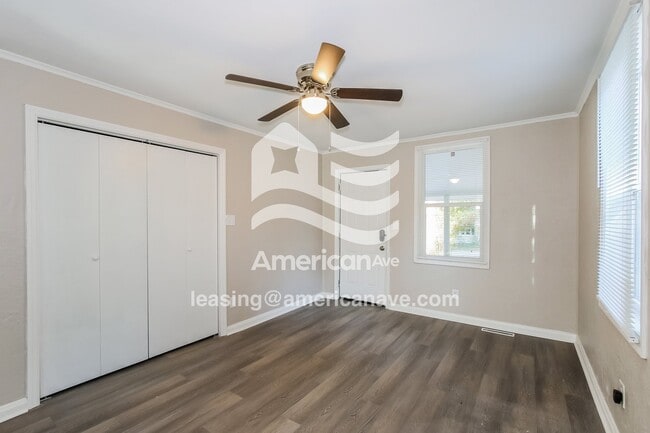 Building Photo - 115 Iroquois St