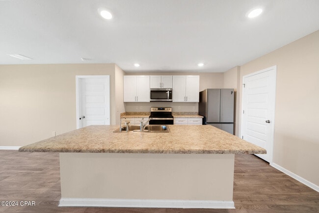 Building Photo - 5817 Viking Wy