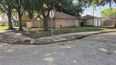 Building Photo - 1502 Sudbury Dr