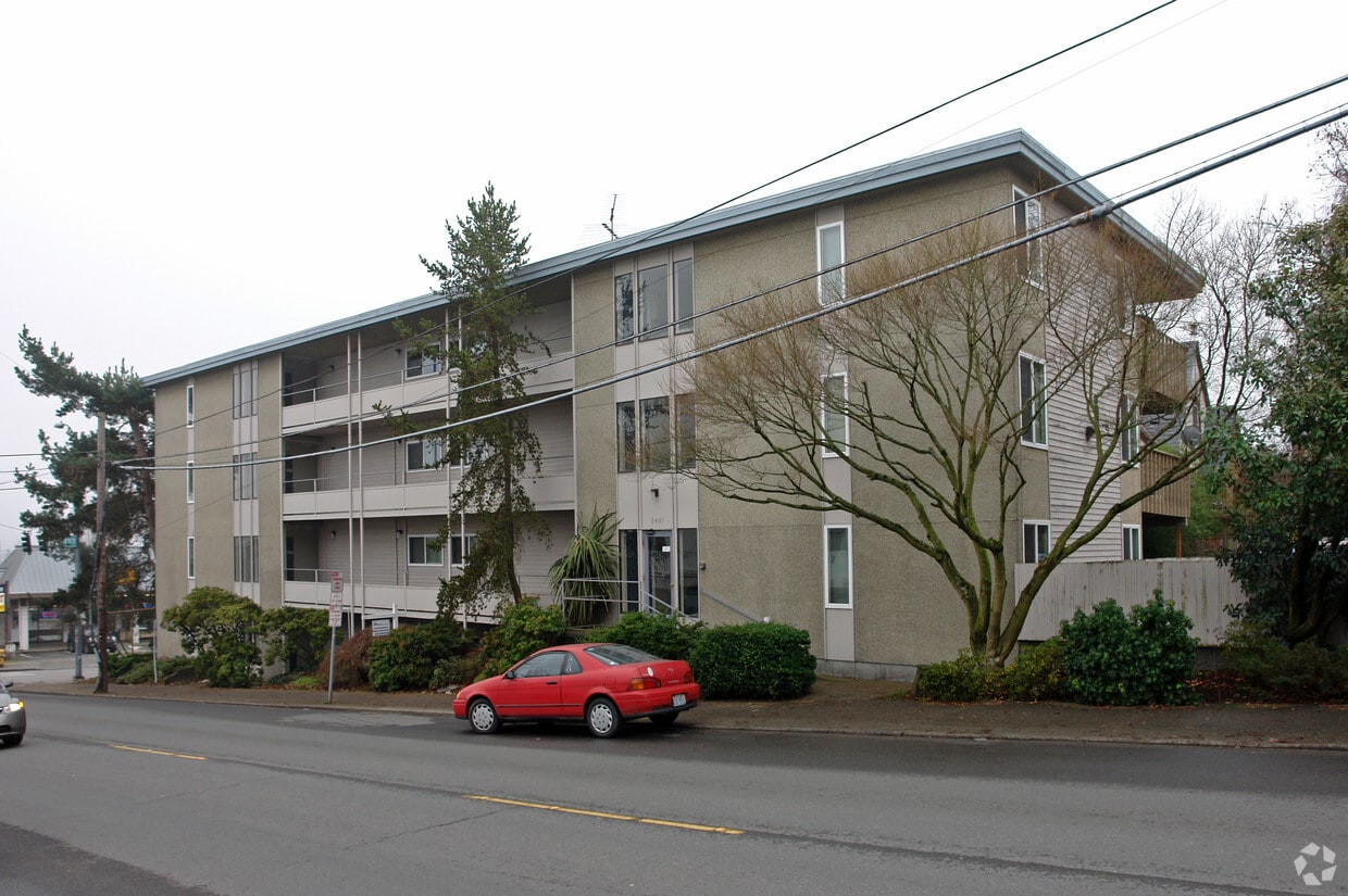 Primary Photo - Crestvue Apartments