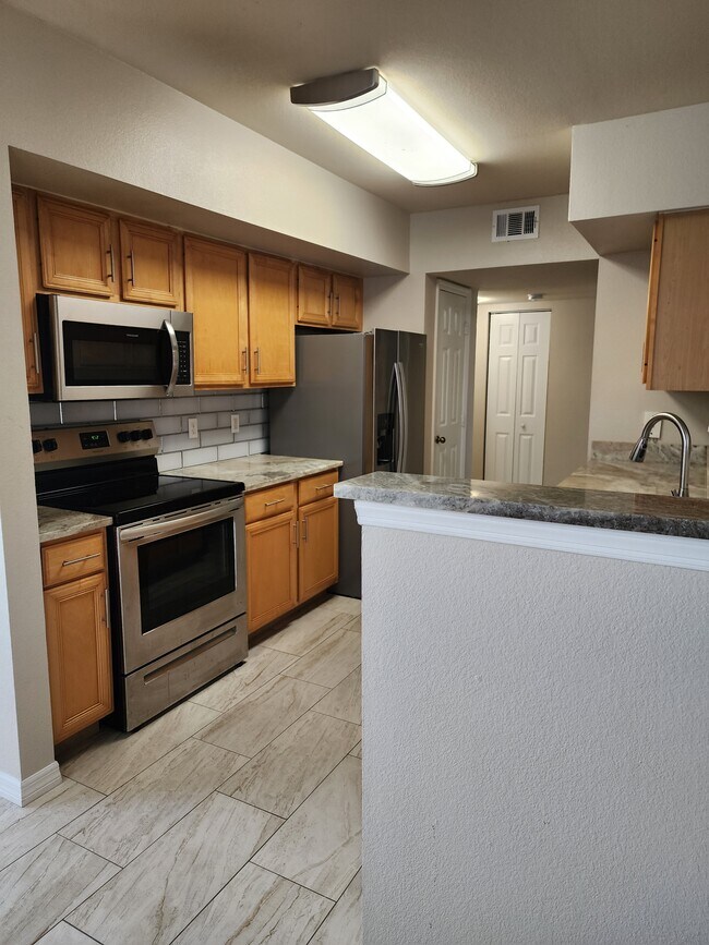 Building Photo - 1130 Villagio Cir