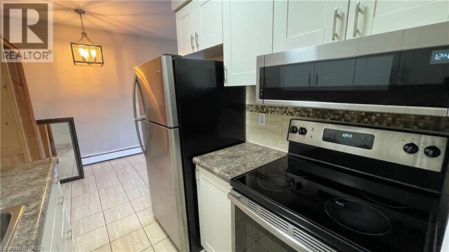 Building Photo - 326 Hunter St E