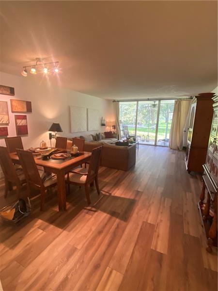 Foto del edificio - 4280 Oaks Terrace