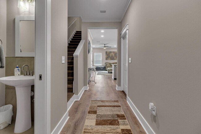 Building Photo - 6 Praiseworthy Dr