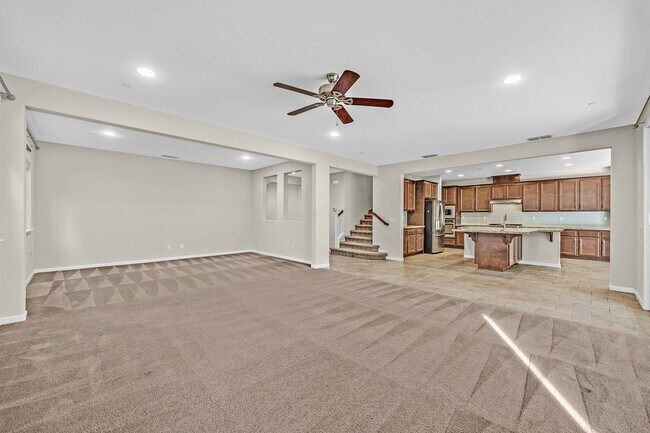 Foto del edificio - Newer Large Executive Home with 5 bedroom ...