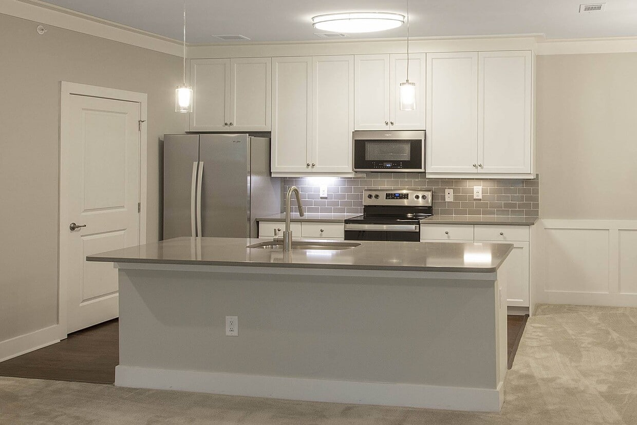 Greystone Pointe Columbus Rentals in Columbus at 2100 Old Guard Rd