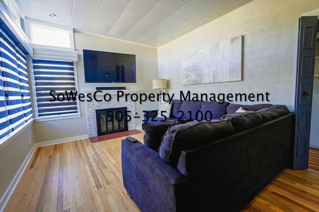 Foto del edificio - (FURNISHED) Charming Fully Furnished 2 Bedroom Home with Spacious Yard