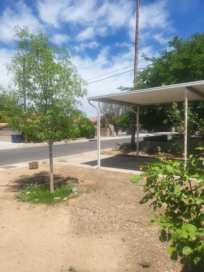Foto del edificio - Cute Quiet  2 bedroom 1 Bath 1100/SF Home