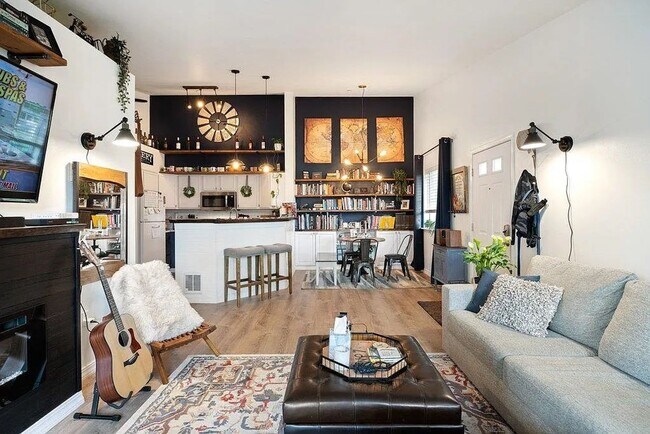 Foto del edificio - Modern 2 Bed, 1 Bath Condo near Dishman Hills!