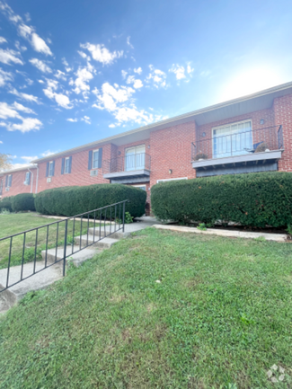 Building Photo - 640 W Brookdale St