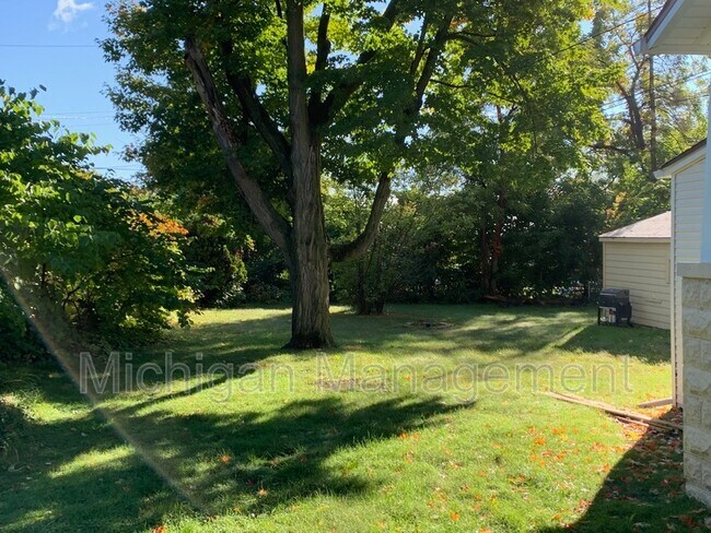 Foto del edificio - 351 S Wing St