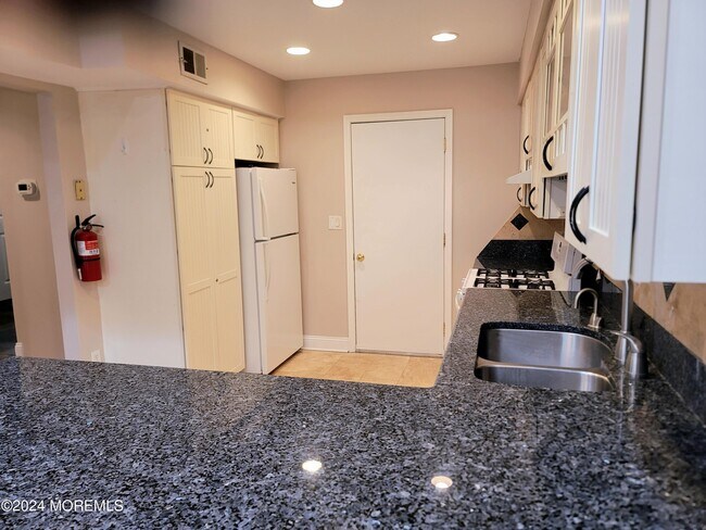 Building Photo - 109 Malibu Dr