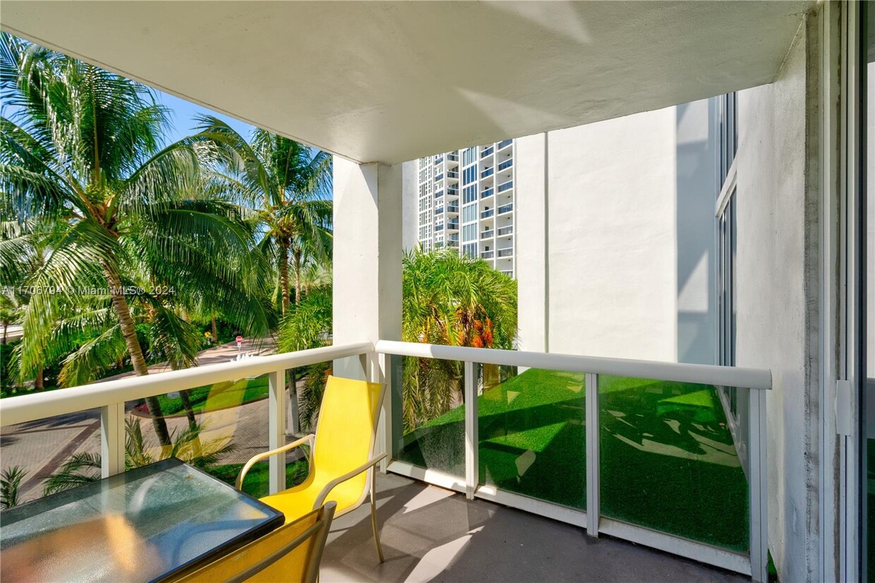 Foto principal - 10275 Collins Ave