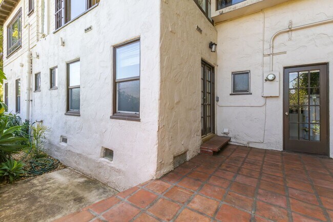 Foto del edificio - 854 Oneonta Dr