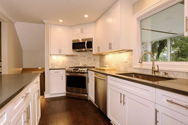 Building Photo - 28 Princeton Pl