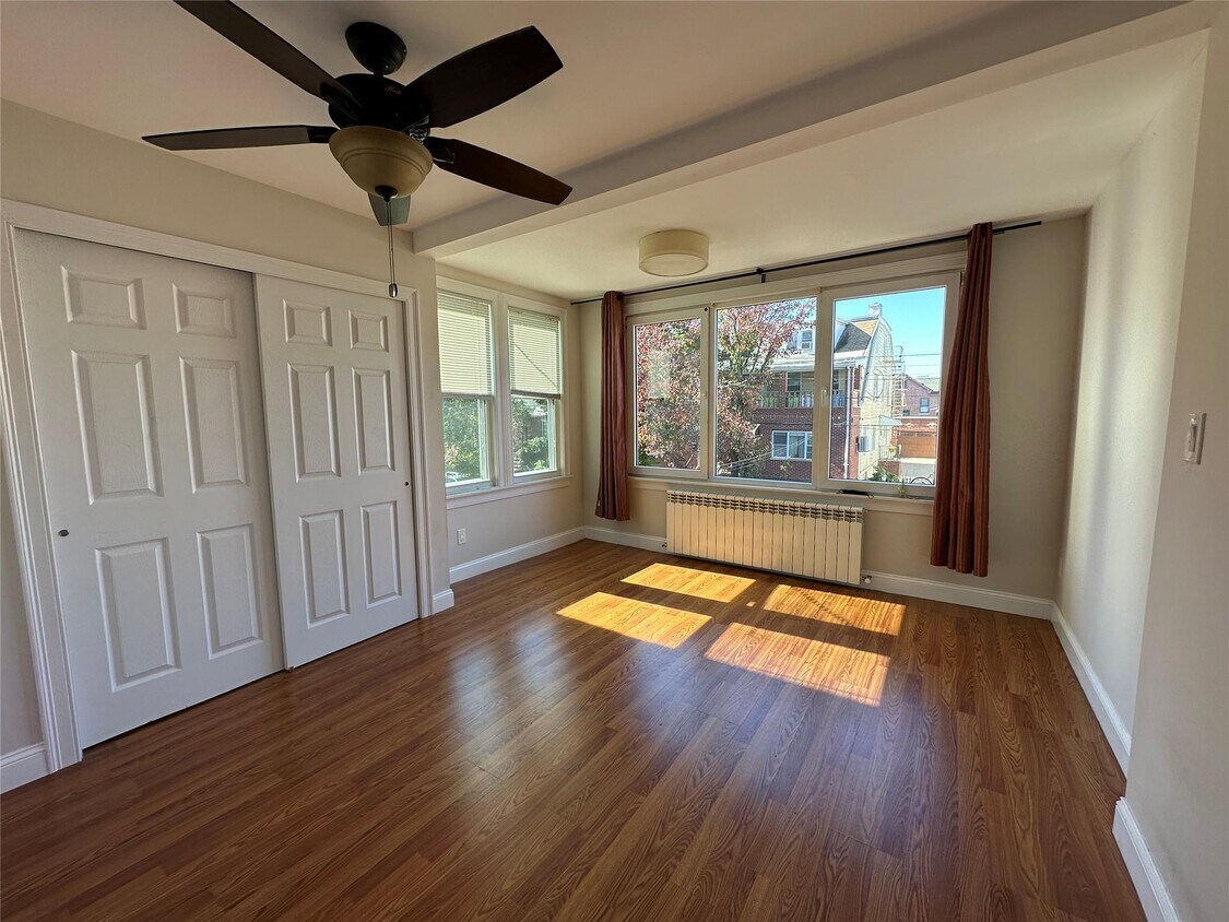 Foto principal - 78-59 83rd St