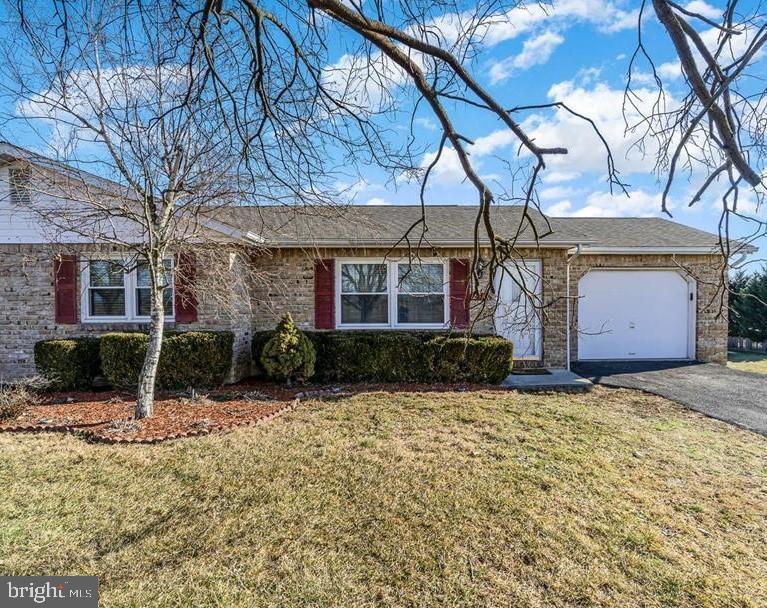 Foto principal - 258 N Locust Point Rd