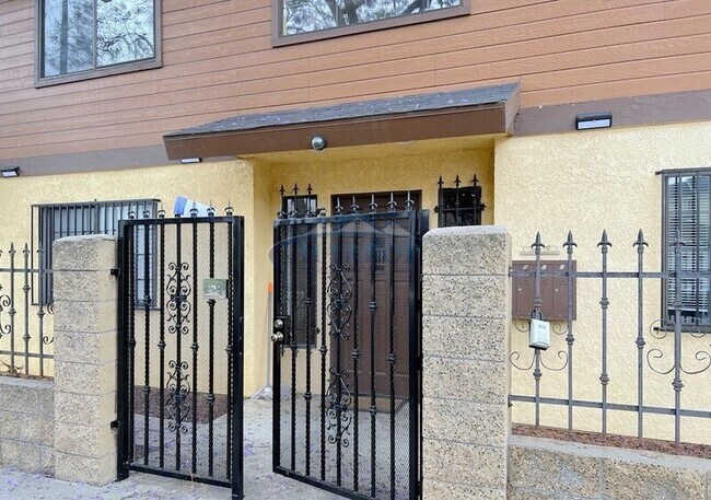 Foto del edificio - 1574 W. 207th Street - C