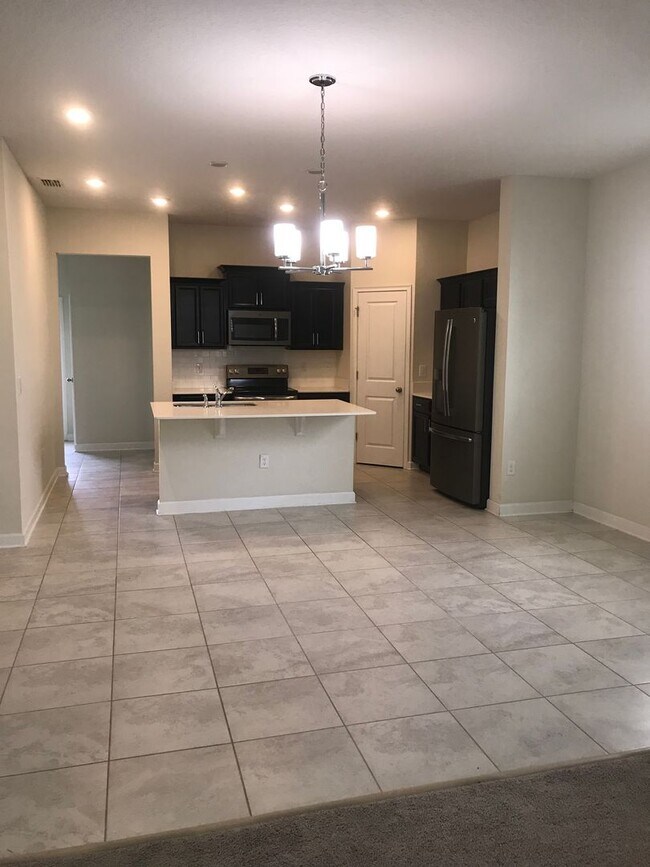 Building Photo - 4 Bedroom Home in Storey Grove Manors