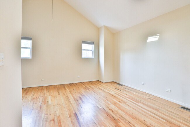 Photo - RARELY Available 2bed/2bath/2 Level Coach House in the HEART of Wicker Park! Central Air, In-Unit...