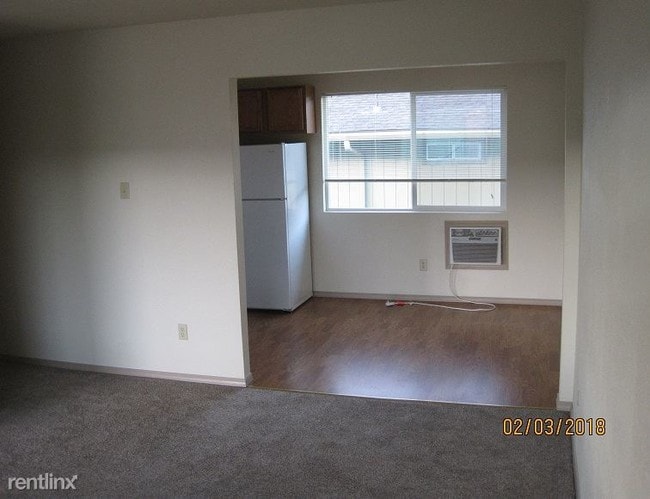 Building Photo - 2 br, 1 bath Apartment - Oregon St Apartments