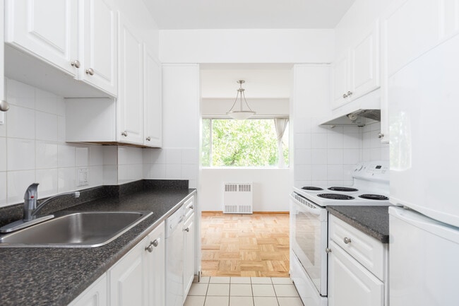 Building Photo - Kerrisdale A