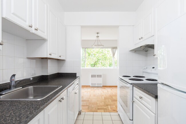 Building Photo - Kerrisdale A