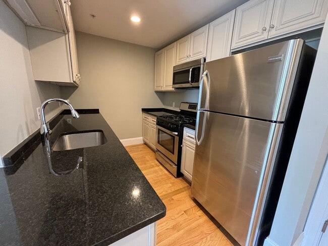 Interior Photo - 130 Cabot