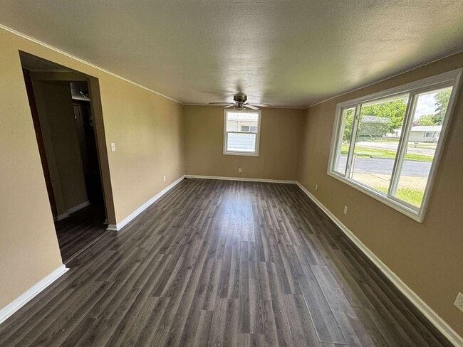 Building Photo - Check out this 2-Bedroom Beautiful House!
