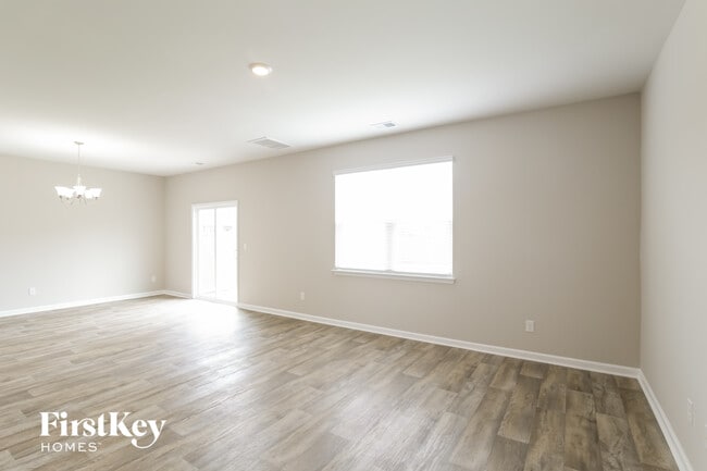 Building Photo - 9733 Roseberry St