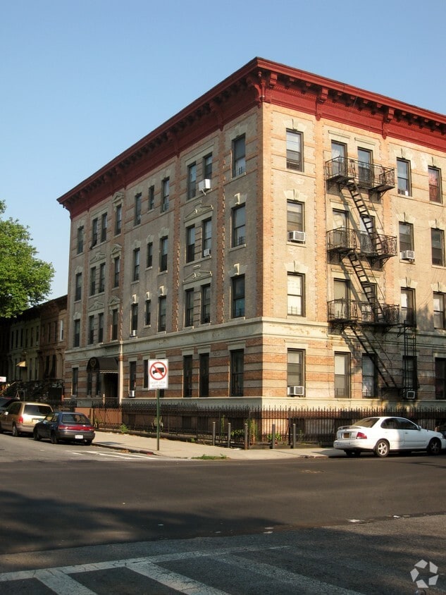 Building Photo - 645 Macdonough St