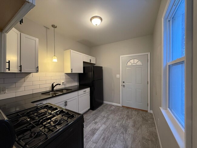 Building Photo - 351 Westminster St