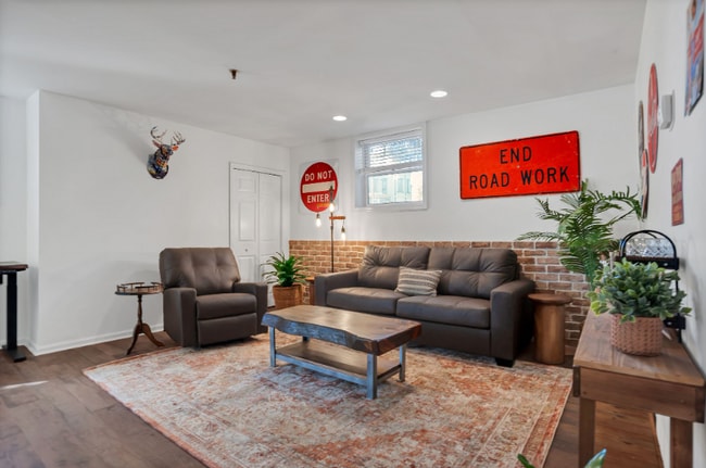 Foto del edificio - 121 W Hall St