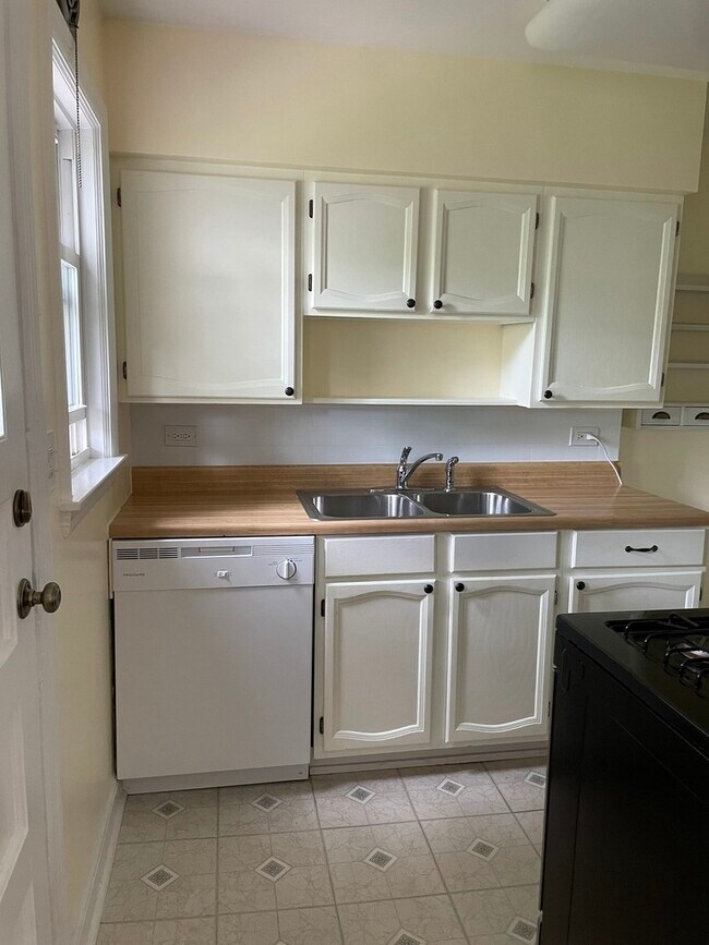 Foto del edificio - 623 Waukegan Rd