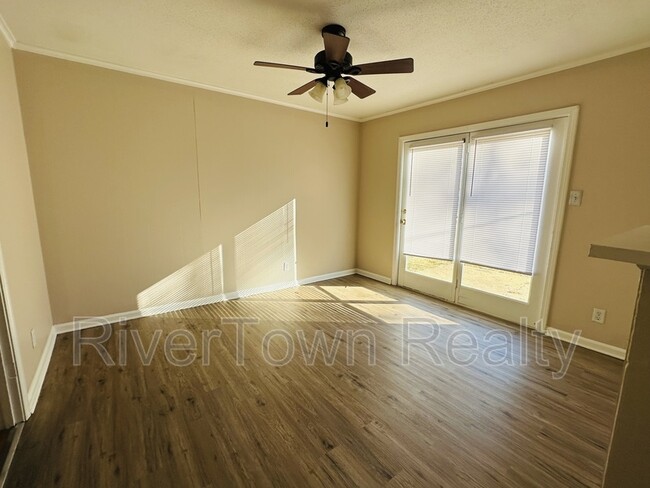 Foto del edificio - 8386 Booneville Dr