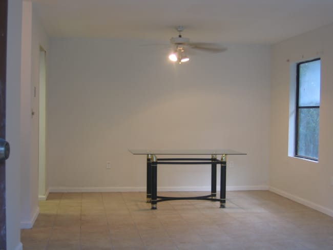 Building Photo - 2442 S Maple Ave