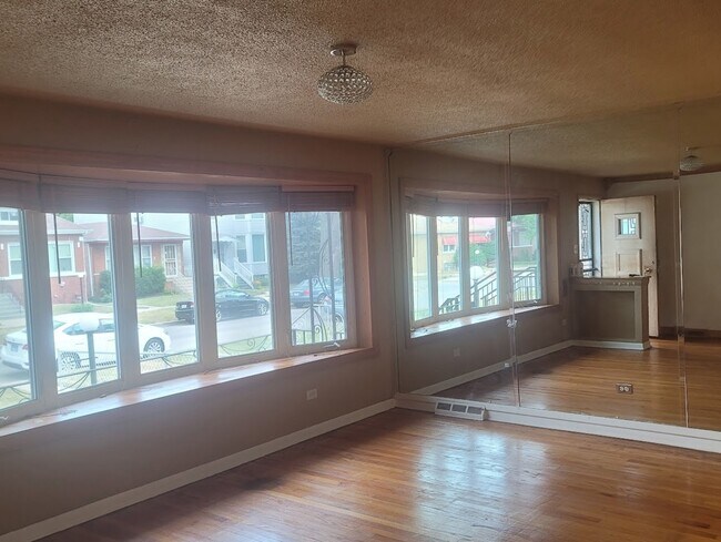 Building Photo - 507 E 89th St