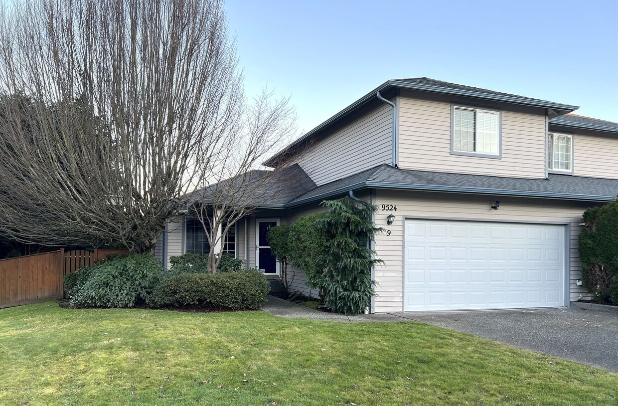 Primary Photo - Beautiful Lake Stevens Townhome - Avail Now!