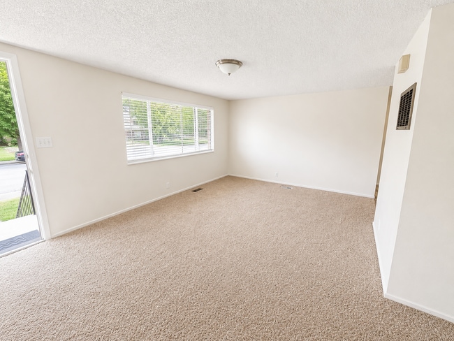Building Photo - CREC 4 Plex