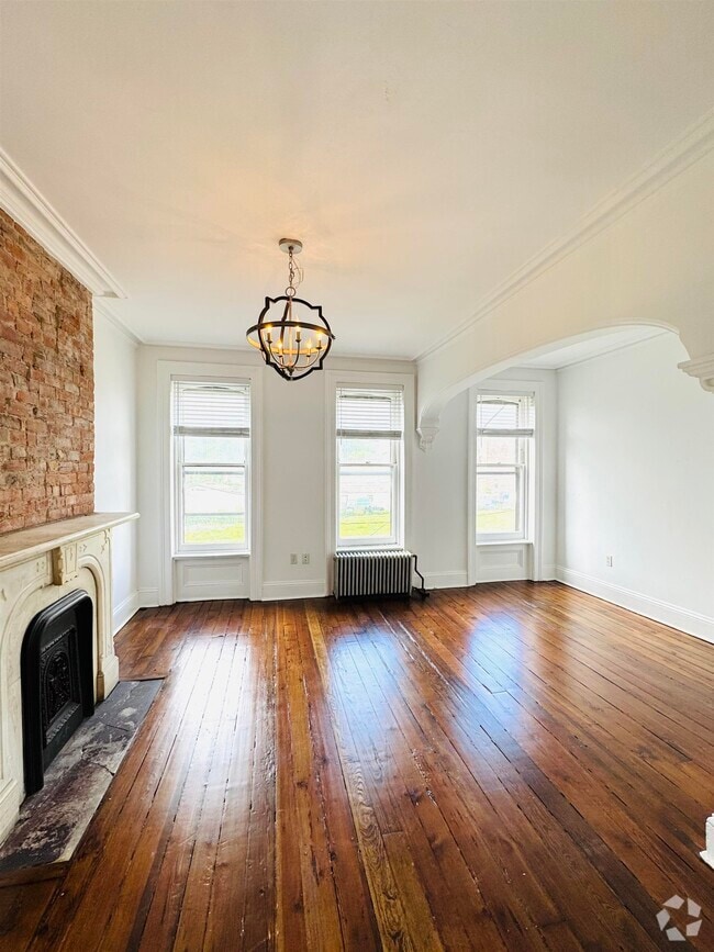 Building Photo - 252 Suydam Ave