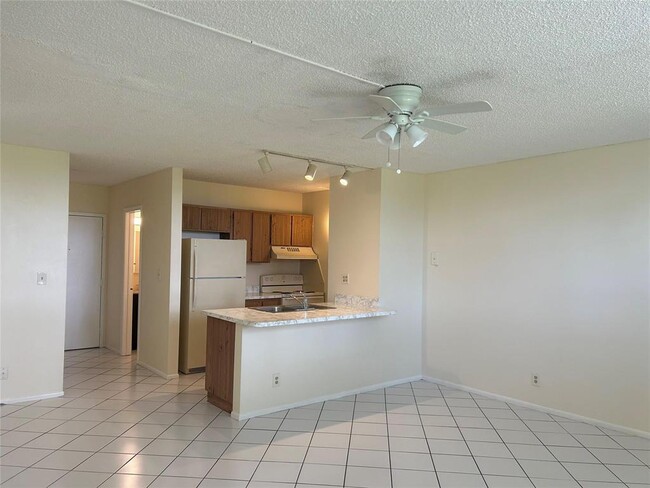 Foto del edificio - 2401 Riverside Dr