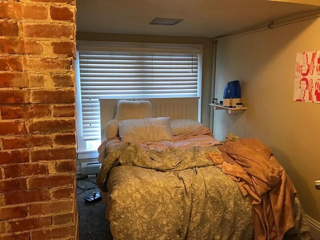 Foto del edificio - 648 University Ave