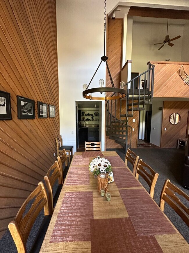 Foto del edificio - Spacious Aspen Creek Condo with Loft & Mountain Views – Mammoth Lakes (Available in the Springtime)